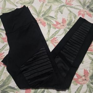 ALO Yoga Black Leggings with Ribbed Accents